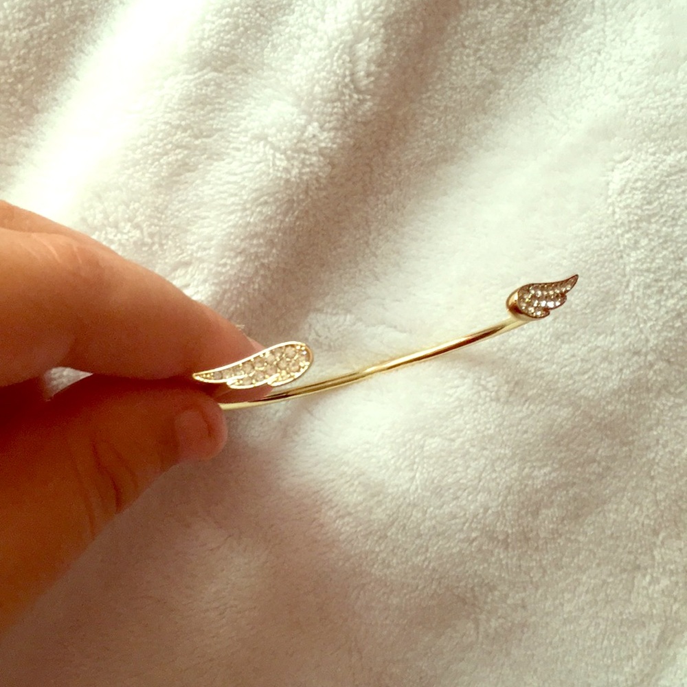 Cuff bracelet with wings (gold)